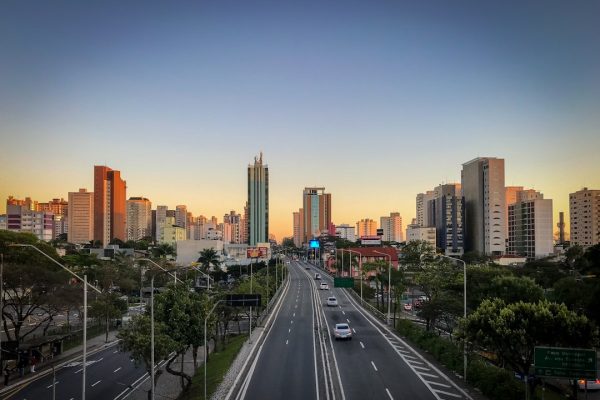 ETFs Internacionais: Uma Porta de Entrada Inteligente para o Investidor Brasileiro
