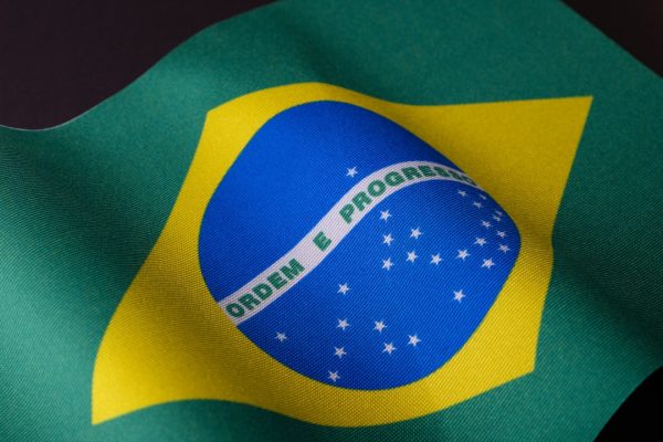Investimentos em Dólar para Brasileiros: Proteção Cambial e Crescimento Patrimonial Estratégico