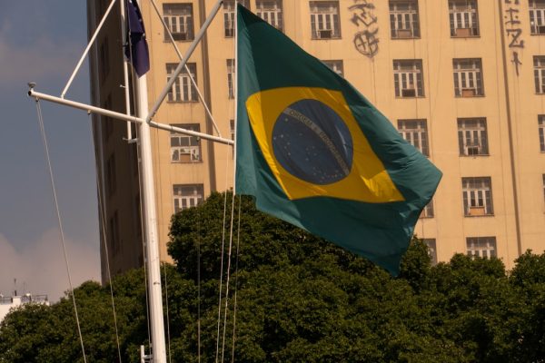 Risco Brasil: Por Que Diversificar Seu Patrimônio com Ativos Internacionais?