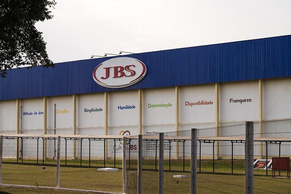 JBS anuncia investimento de US$ 70 milhões para ampliar produção de frango no Paraguai
